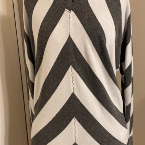 Forever 21 sweater - Picture 2 of 2